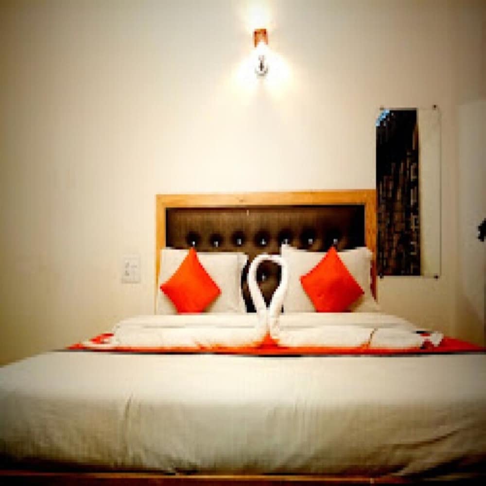 Orange Inn view 4