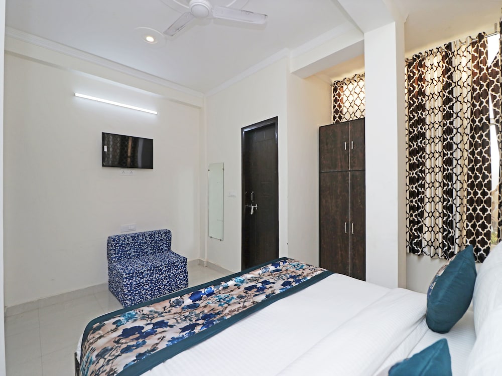 OYO 12738 Hotel Diamond