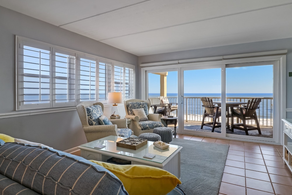 Kingsland Vacations - Beach Condo Miles-long Views Sand and Sea, Access to Private Fishing Pier by RedAwning - Property Image 1