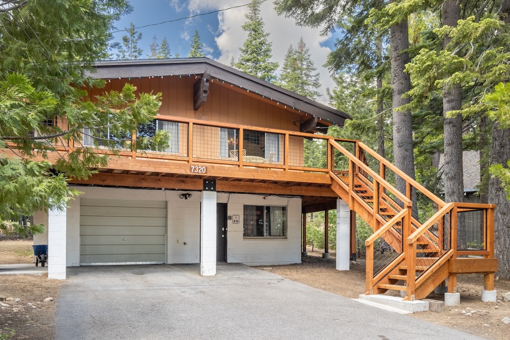 Fawn by Avantstay Secluded Cabin w/ Large Deck Surrounded by Forest view 3