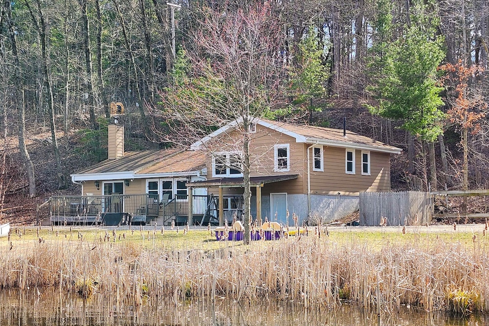 Near Hiking: Lakefront Getaway in Campbellsport!