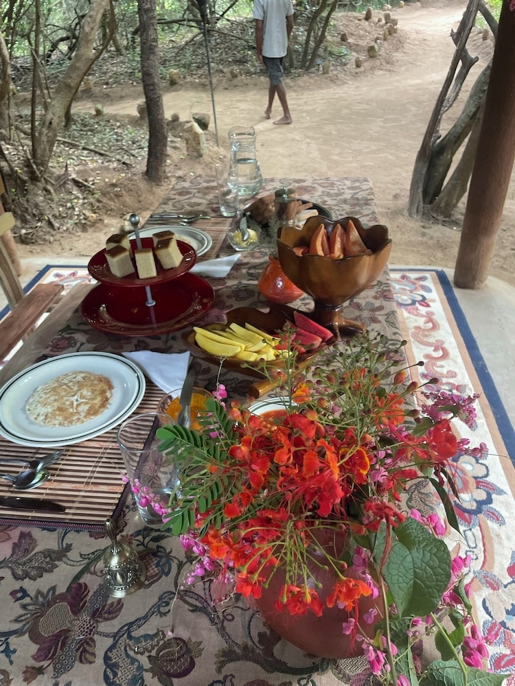 Podi Hoona Yala Safari Camp