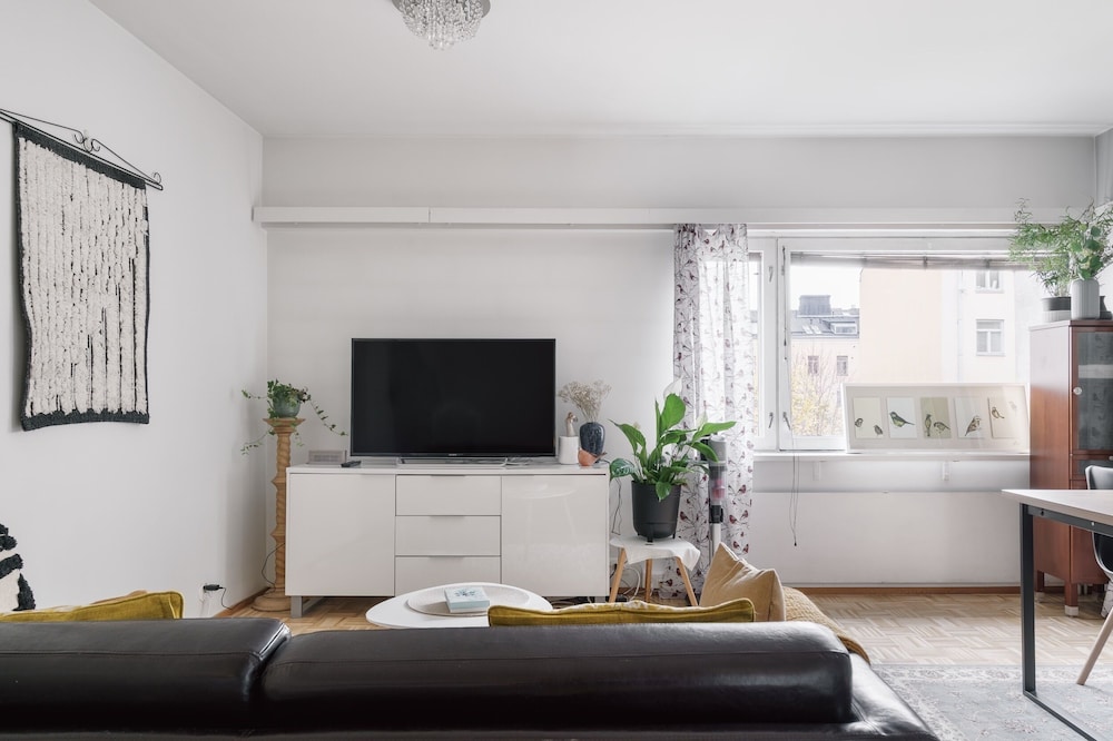 Bright Studio Apt. with Private Balcony