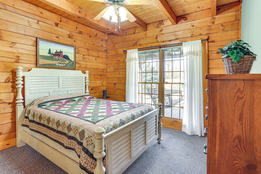 Private Boat Ramp & Dock: Kentucky Lake Cabin!