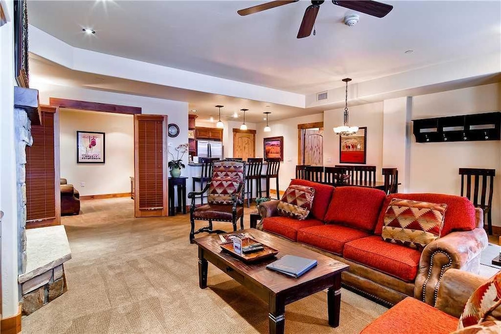 5112 Emerald Lodge, Trappeur's Crossing Apartment 2