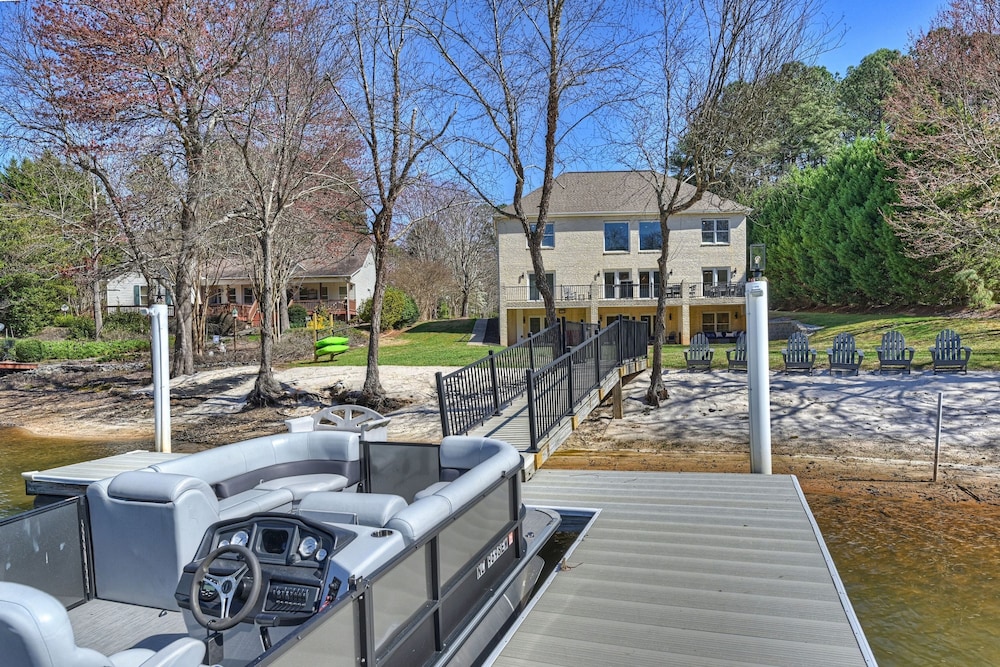 Knotty Pines by Avantstay Lake Views Renovated