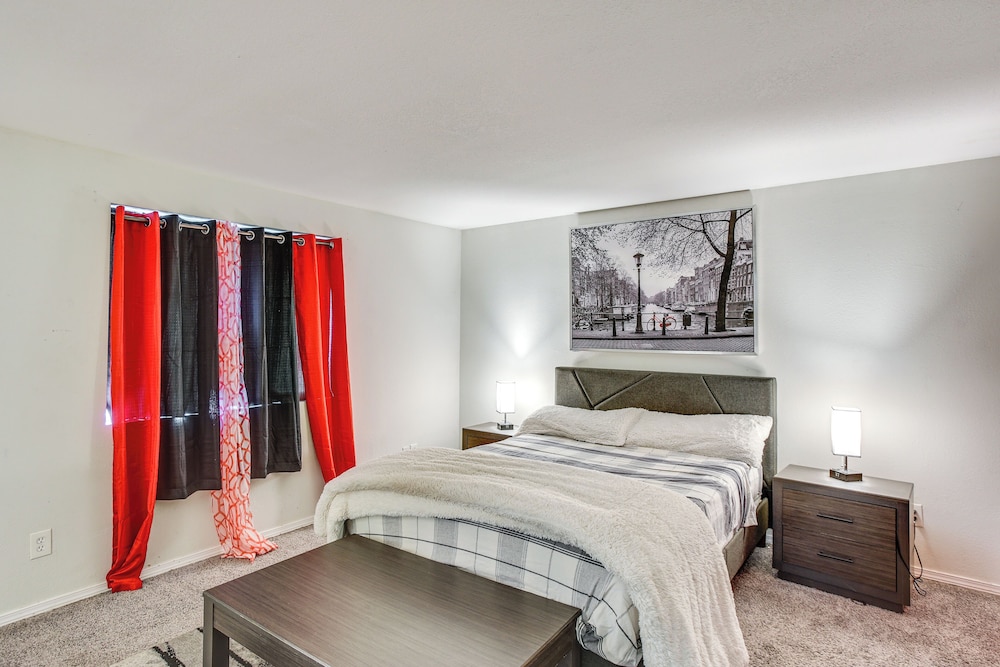 3 Mi to Dtwn Tacoma: Pet-friendly Home
