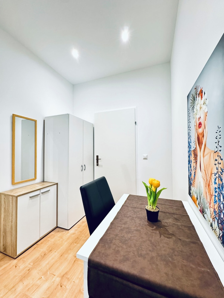 Lovely 4BR Apt Near Kaufpark Alterlaa