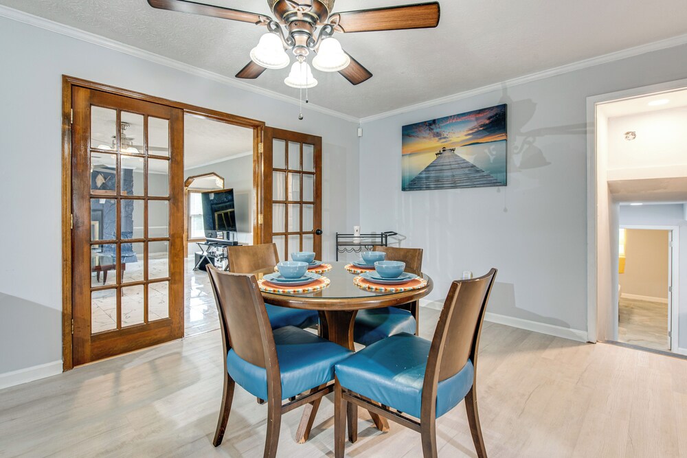 6 Mi to Airport: Riverdale Home w/ Private Pool!