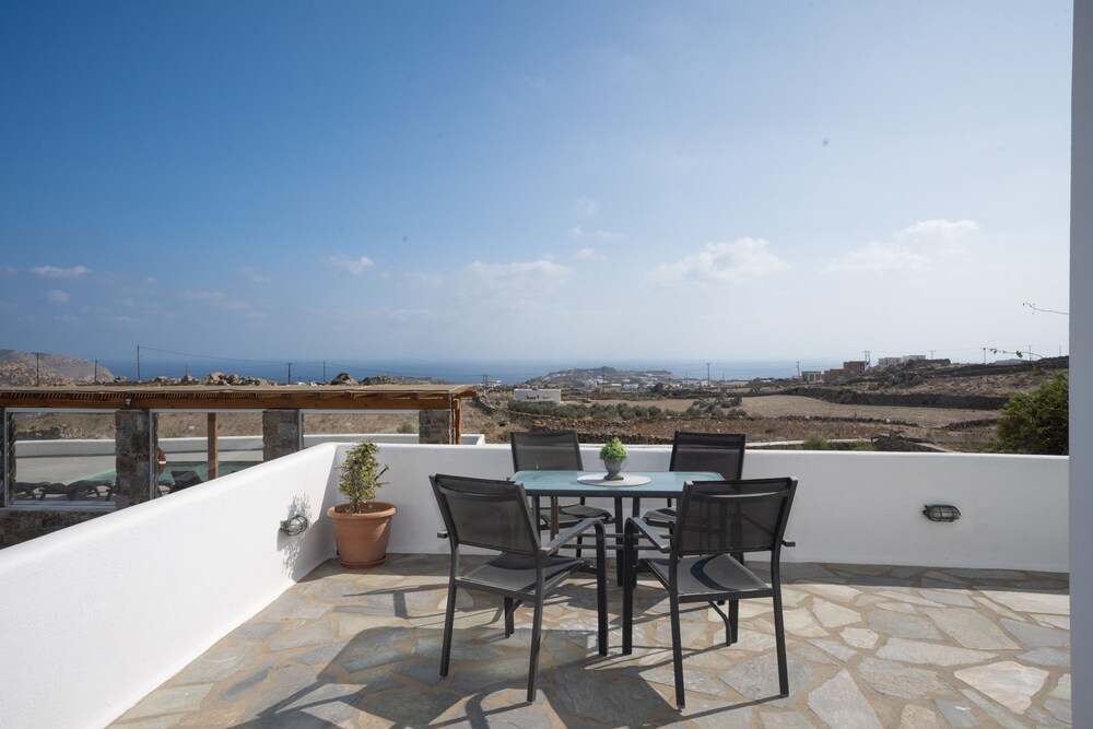 1 Bd Emerald Apt w Sparkling Shared Pool view 2