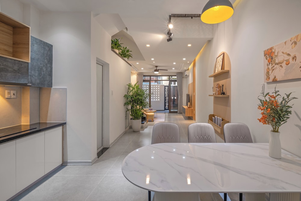 N to M Cozy House