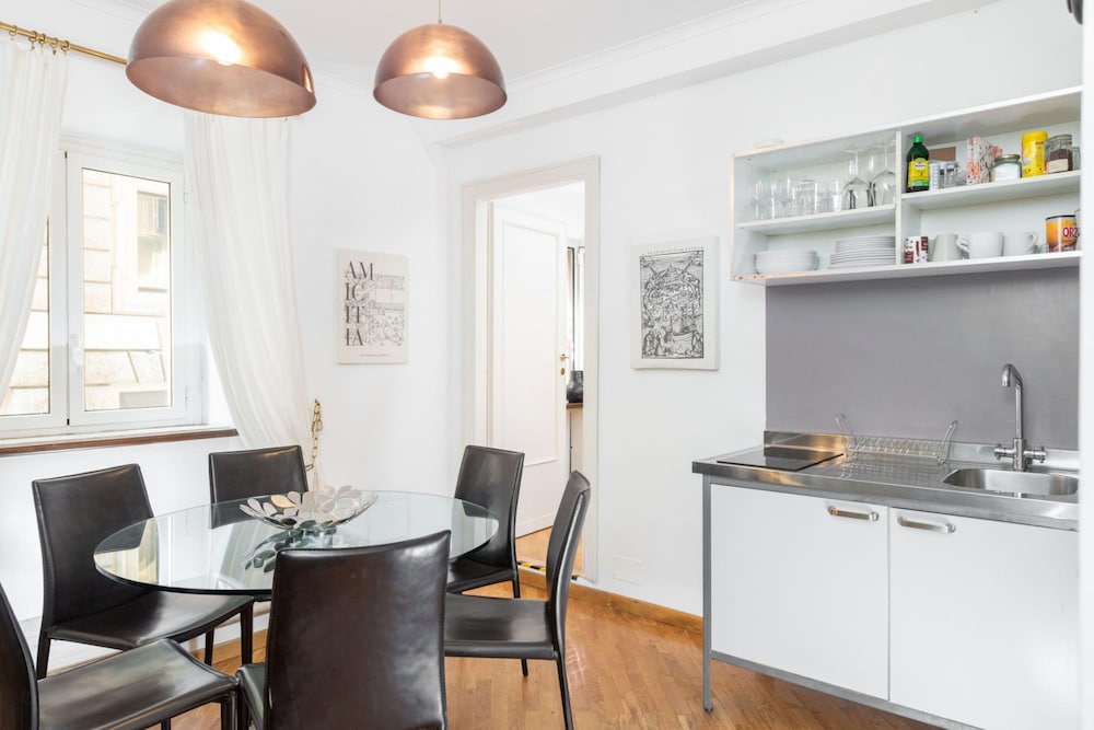 Corso in Roma With 3 Bedrooms and 3 Bathrooms