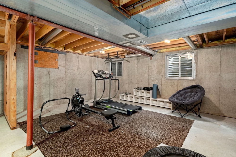 Shady Grove 4 King Beds, Dog Run & Outdoor Fun
