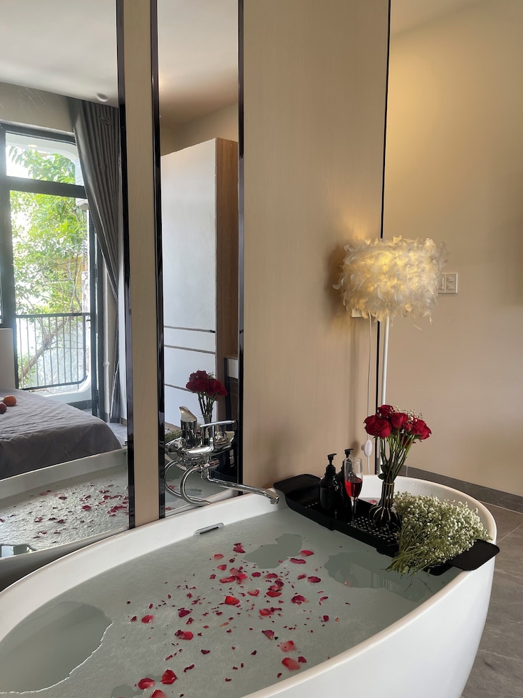Unite StayCation Le Van Sy