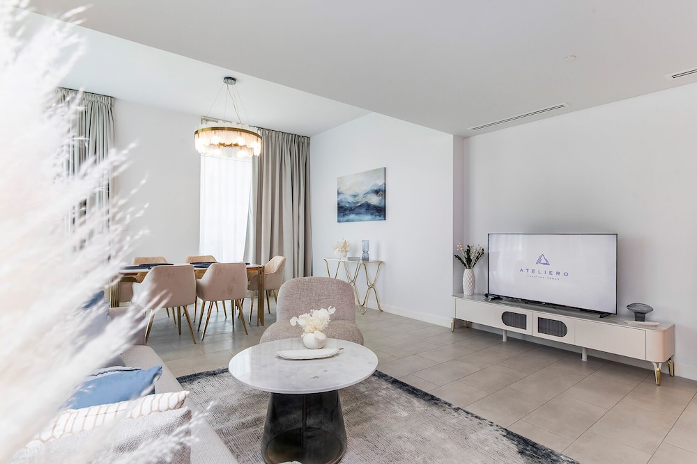 Luxury 2BR at La Vie with sea view