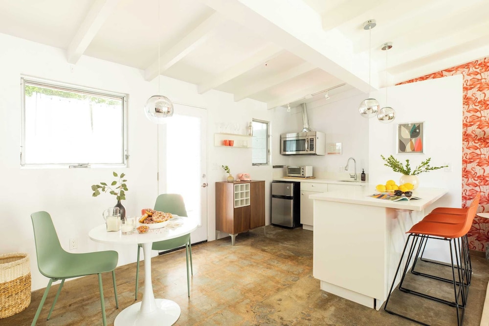 2 Rooms, Sleeps 8 Retro Hotel w/ Pool Wesley King Studio Buyout by Avantstay