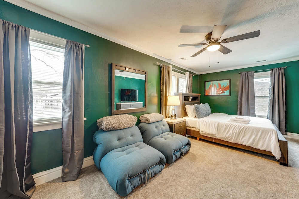 2 Mi to Dtwn: Spacious Apartment in Joliet