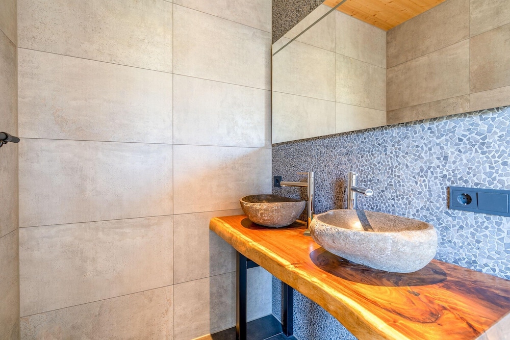 Modern 6-person Villa With Private Hot Tub - Near Beach & Nature