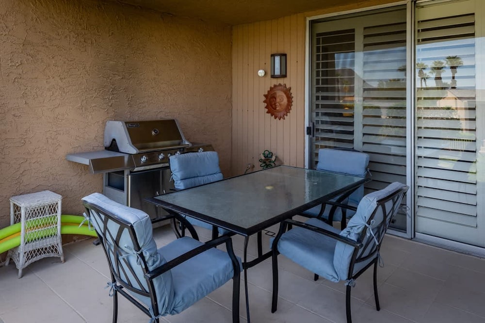 Desert Flower- Ironwood CC Condo Pool Spa