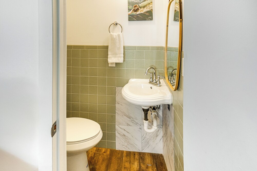 1 Mi to Downtown Lake Placid: Waterfront Retreat!