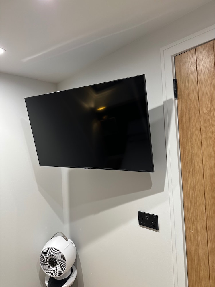 2-bed - Sleeps 6 - Pet Friendly With Free Parking
