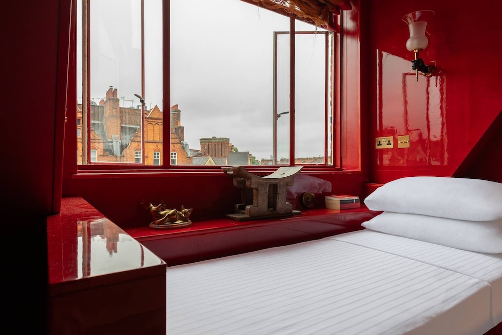 Pont Street IV by Onefinestay