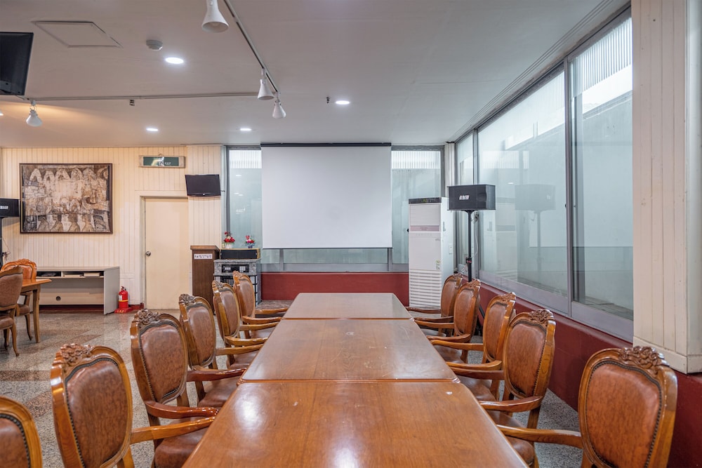 meeting & event spaces