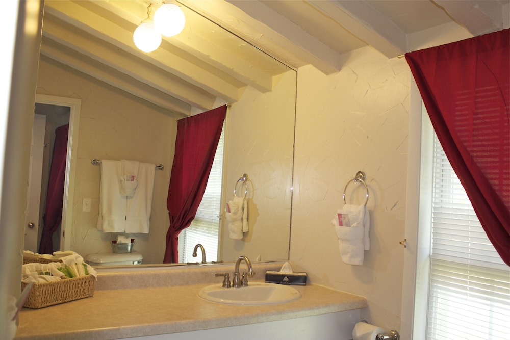 Black Elk Resort Cottages and RV Park