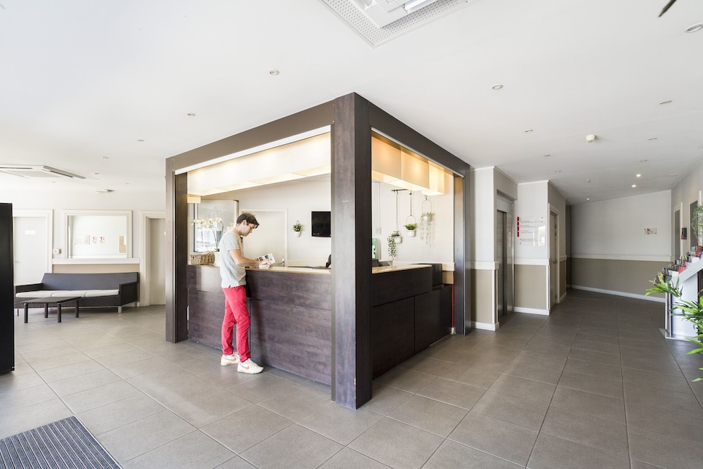 Appart'Hotel Garden & City Rousset - Image 2