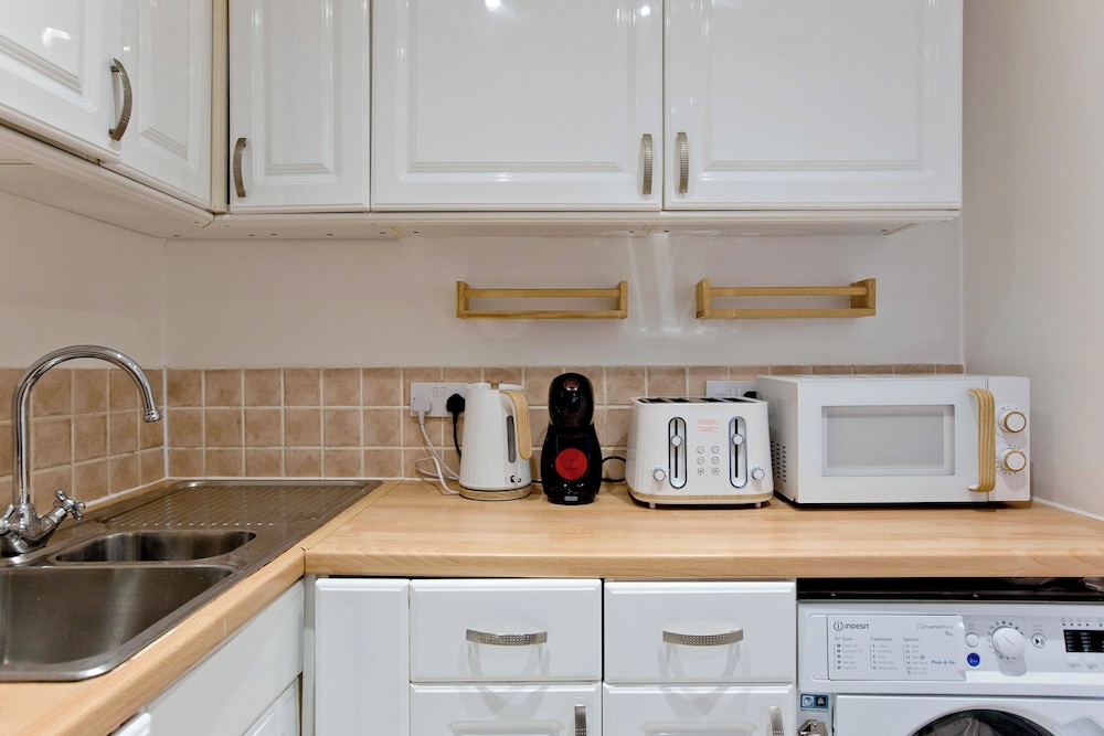 Imperial Hogarth Road Apartment