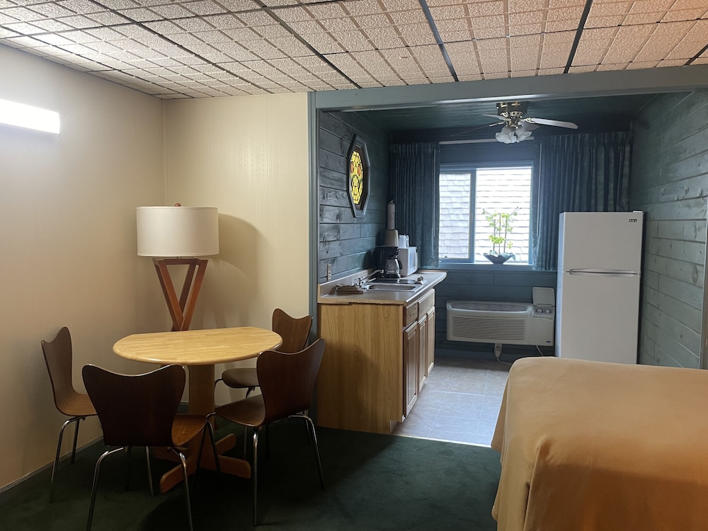 Lake Crest Inn