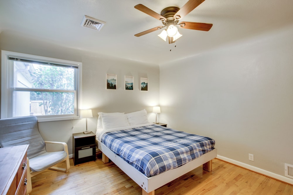 Willamette Valley Family Home w/ Fenced Yard