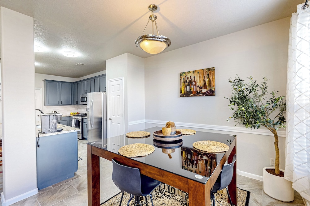 3BR w/ Yard, Updated Interior w/ A/C & W&D