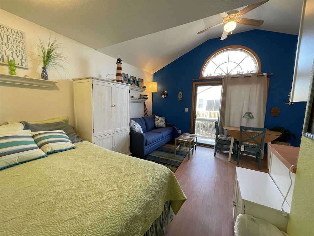 15 Don't Worry Be Happy Studio Bedroom Condo by RedAwning