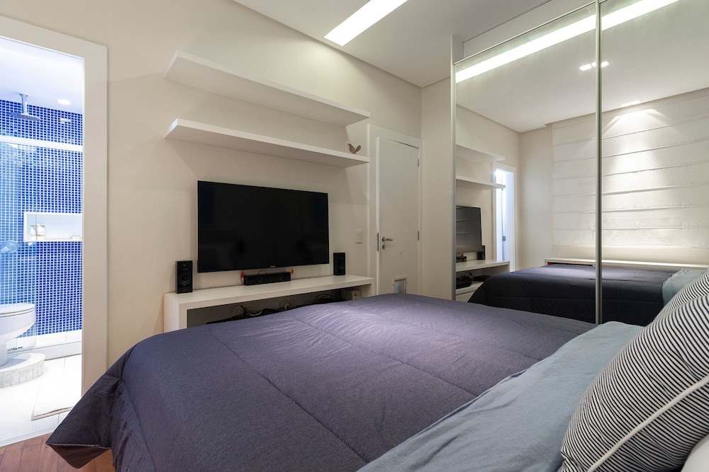 Leblon | 5 min da Praia, com workspace e perto do comércio do bairro - por Casapē Rio