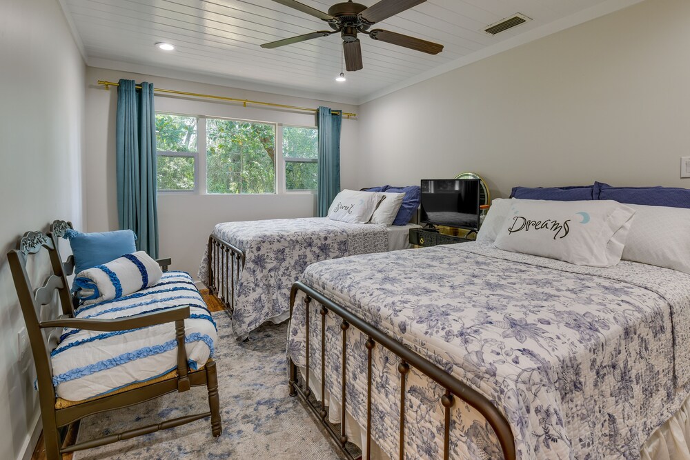 Freeport Waterfront Vacation Rental w/ Boat Launch view 5