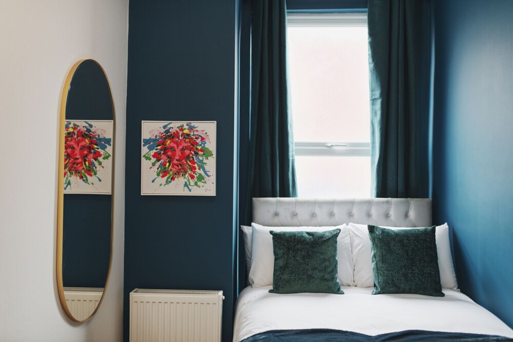 Captivating 2-bed Apartment in Liverpool view 4