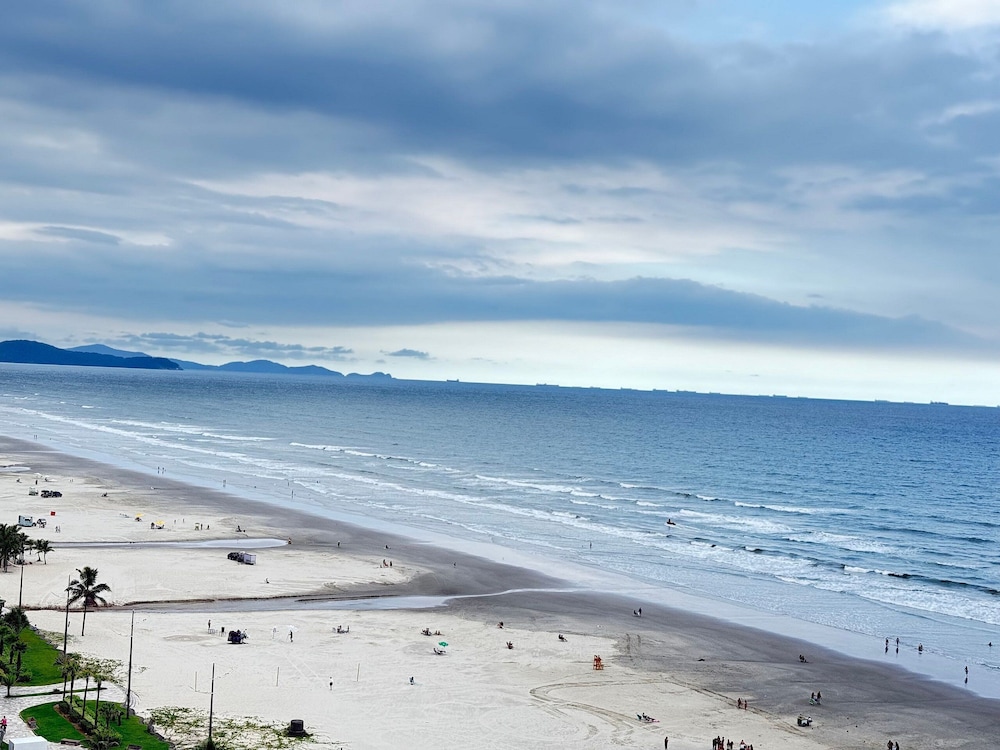 Pé na Areia Praia do Caiçara IV