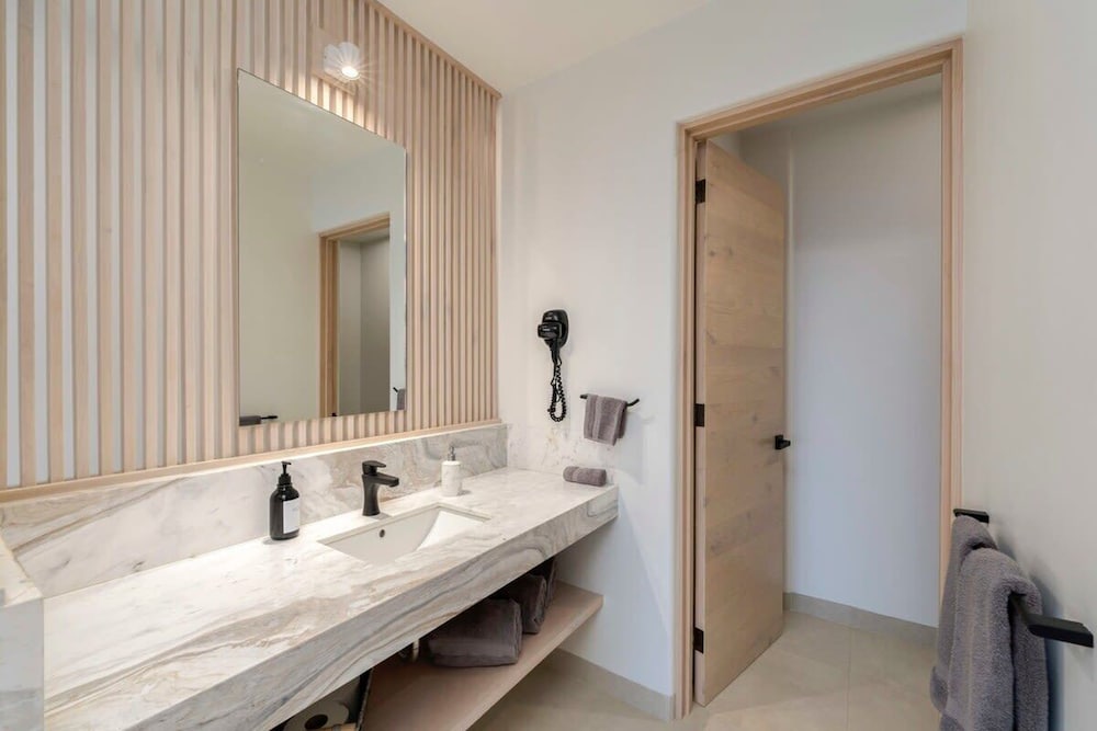 New 1BR Condo Near Marina and Downtown - Pool