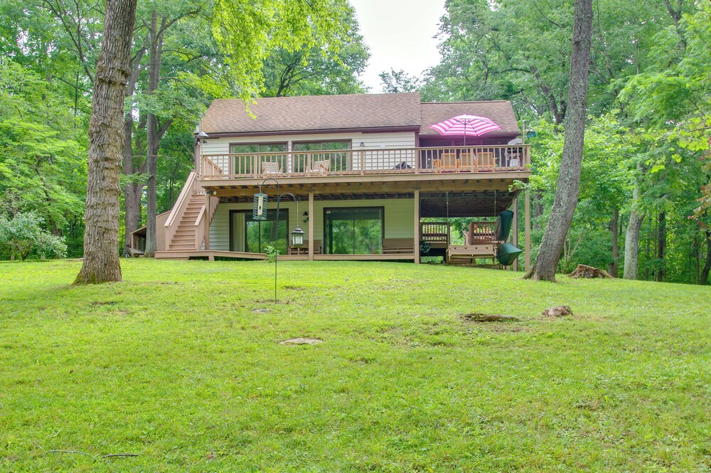 Getaway w/ Lake Views Near Wintergreen Resort! view 4