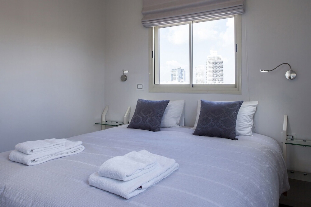 Duplex Penthouse by Rothschild Pkg TL54 view 4