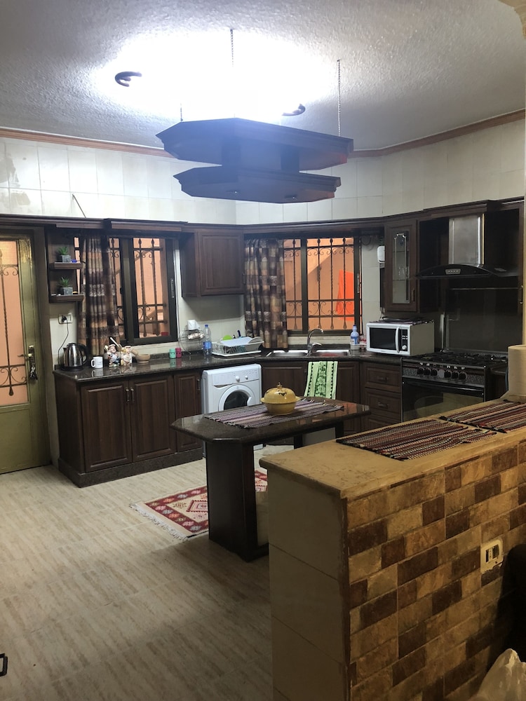 Yasmeen Apartment