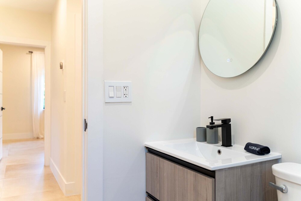 Casa Siesta Modern by Design District Hot Tub