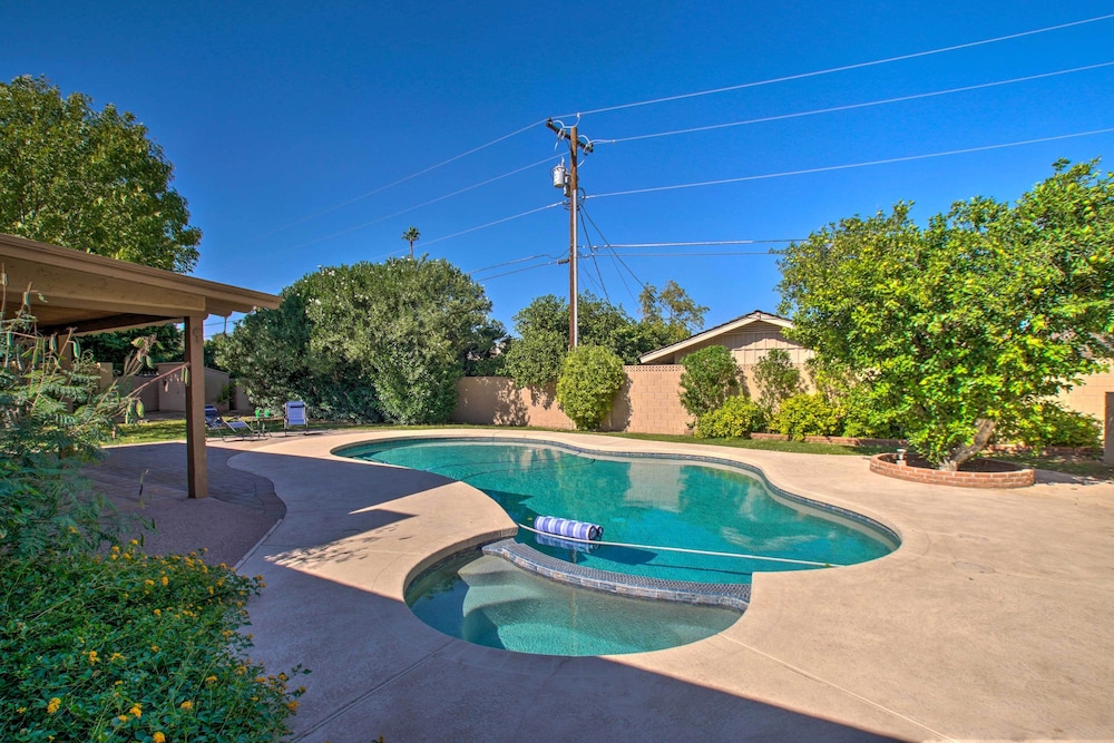 2 Mi to Dtwn: Mesa Home w/ Yard & Pool view 4