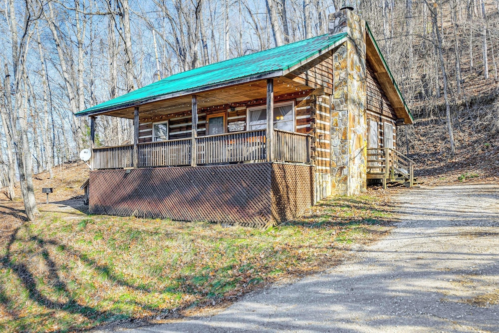 Near Hiking & Rafting: Bryson City Gem w/ Hot Tub!