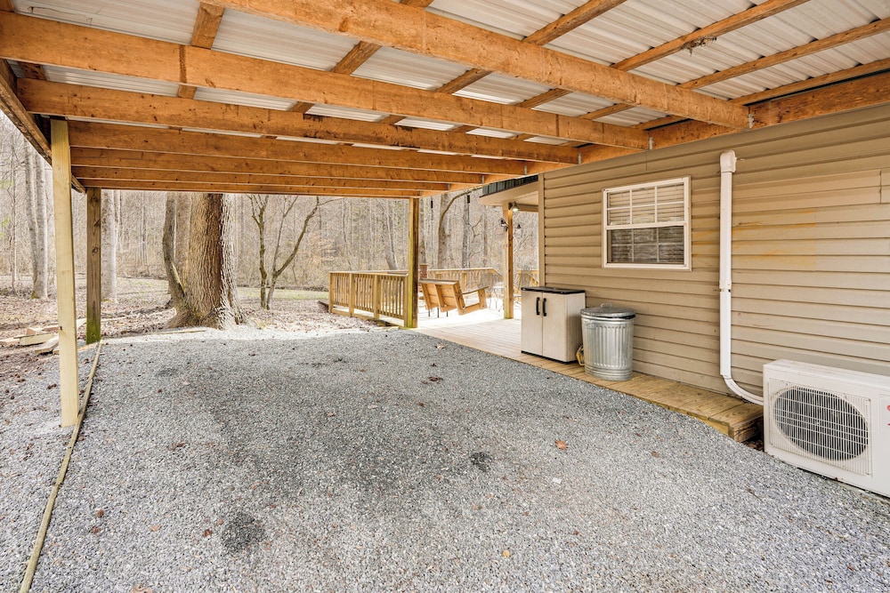 7 Mi to Lake Chatuge: Creekside Cabin w/ Decks!