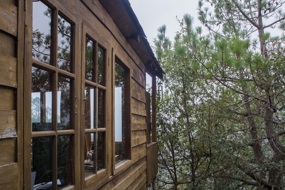 Alaya Stays Suro Woodcrest Chalet