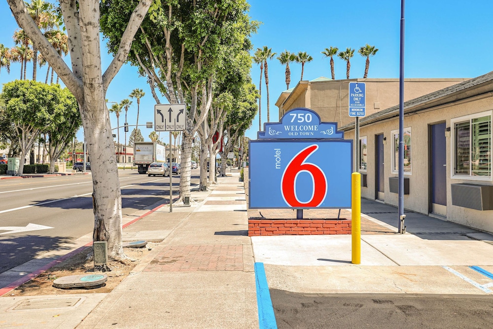 Motel 6 Tustin, CA – Orange County