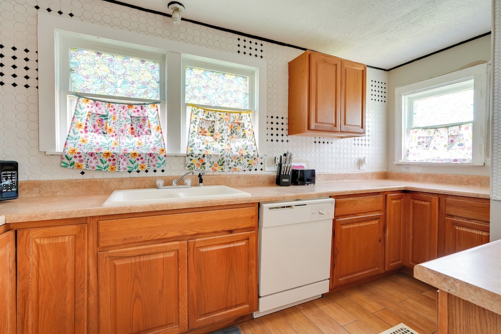 Charming & Convenient Home in Butler