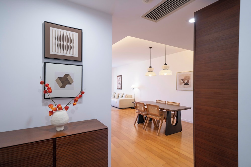 Tyms Elegant 2BR 1BA Apt Walk to Malls